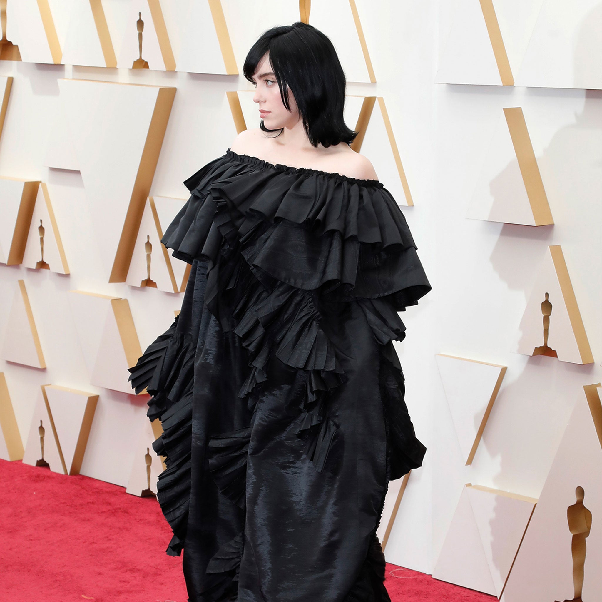 BILLIE EILISH: Ikonische Outfits