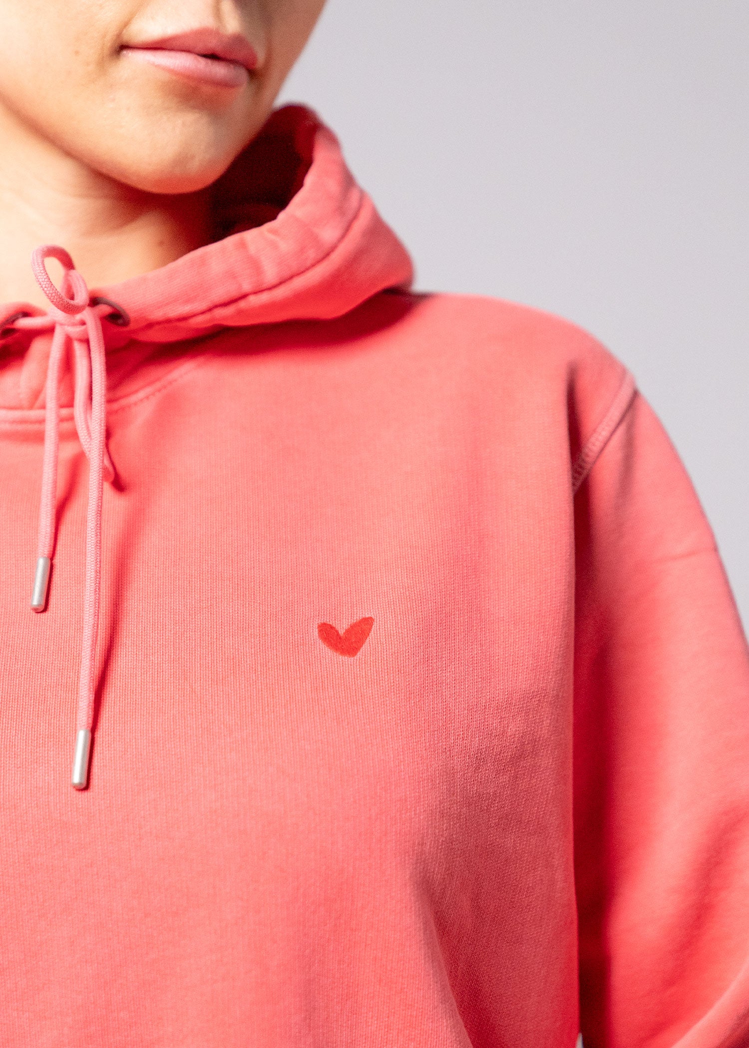 Stone Washed Hoodie mit Herz Logo