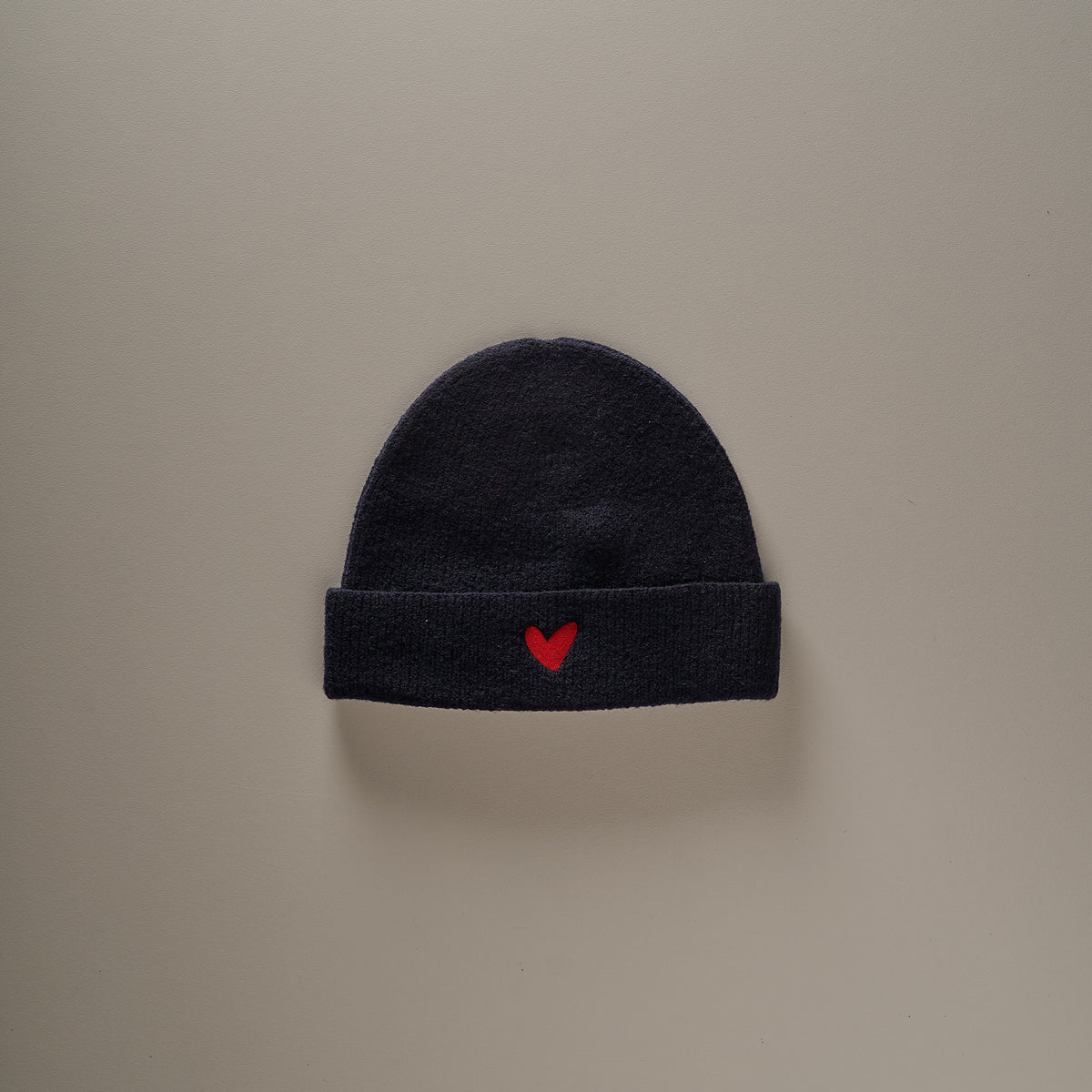 Strickwollmütze aus Merinowolle mit Herz Logo