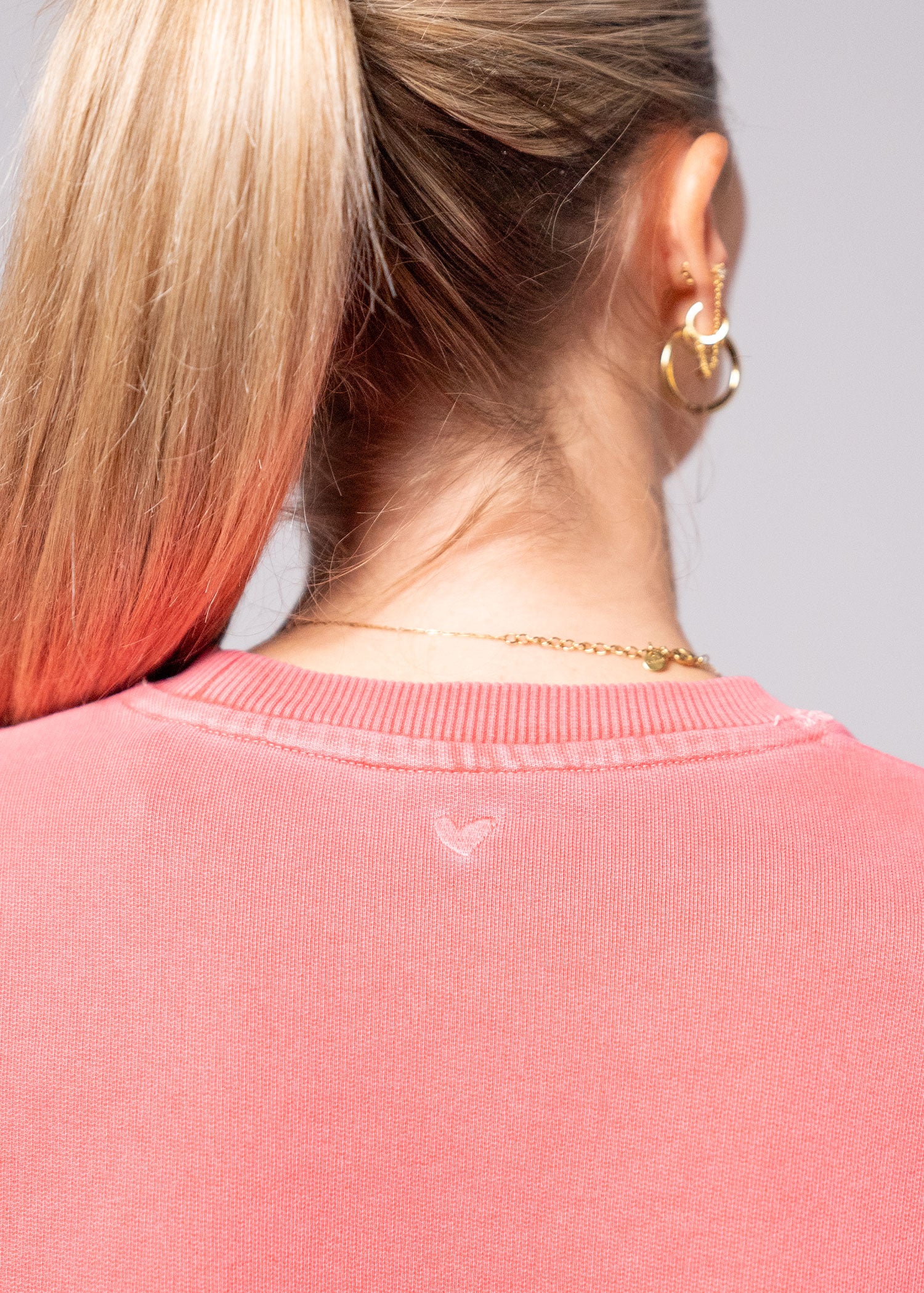 Stone Washed Sweatshirt mit Herz Logo Tonal