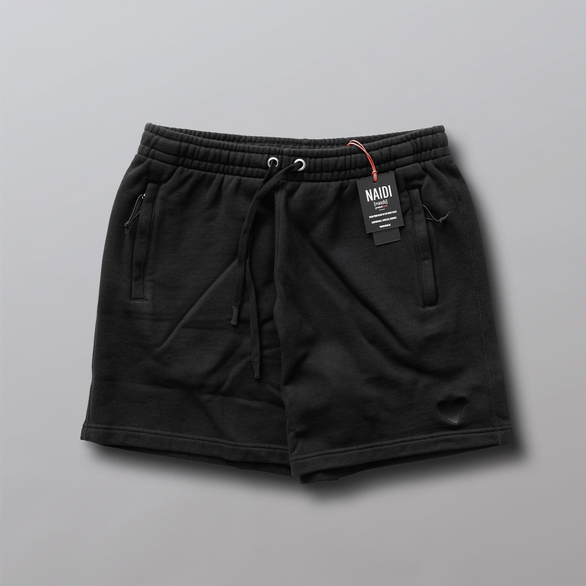 Premium Shorts mit Ton in Ton Herz Logo