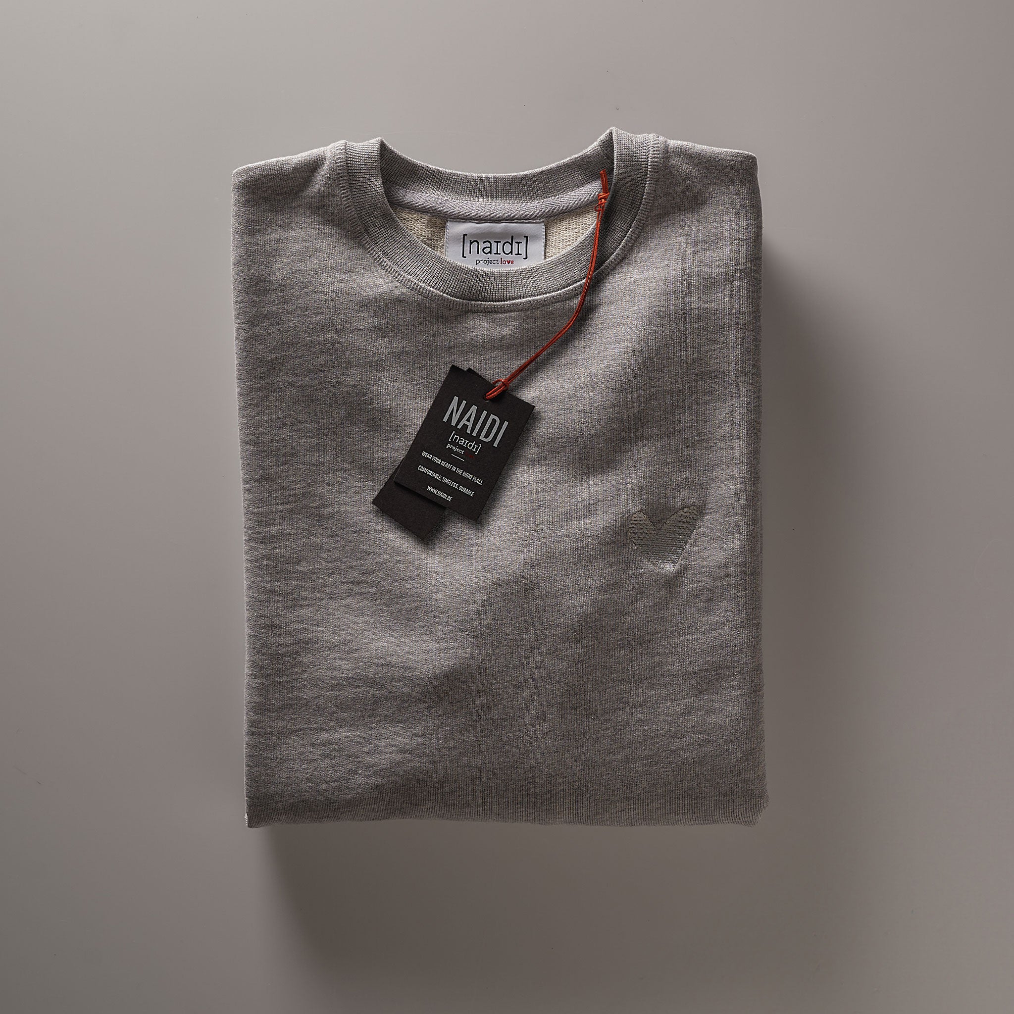 Sweatshirt mit Ton in Ton Herz Logo