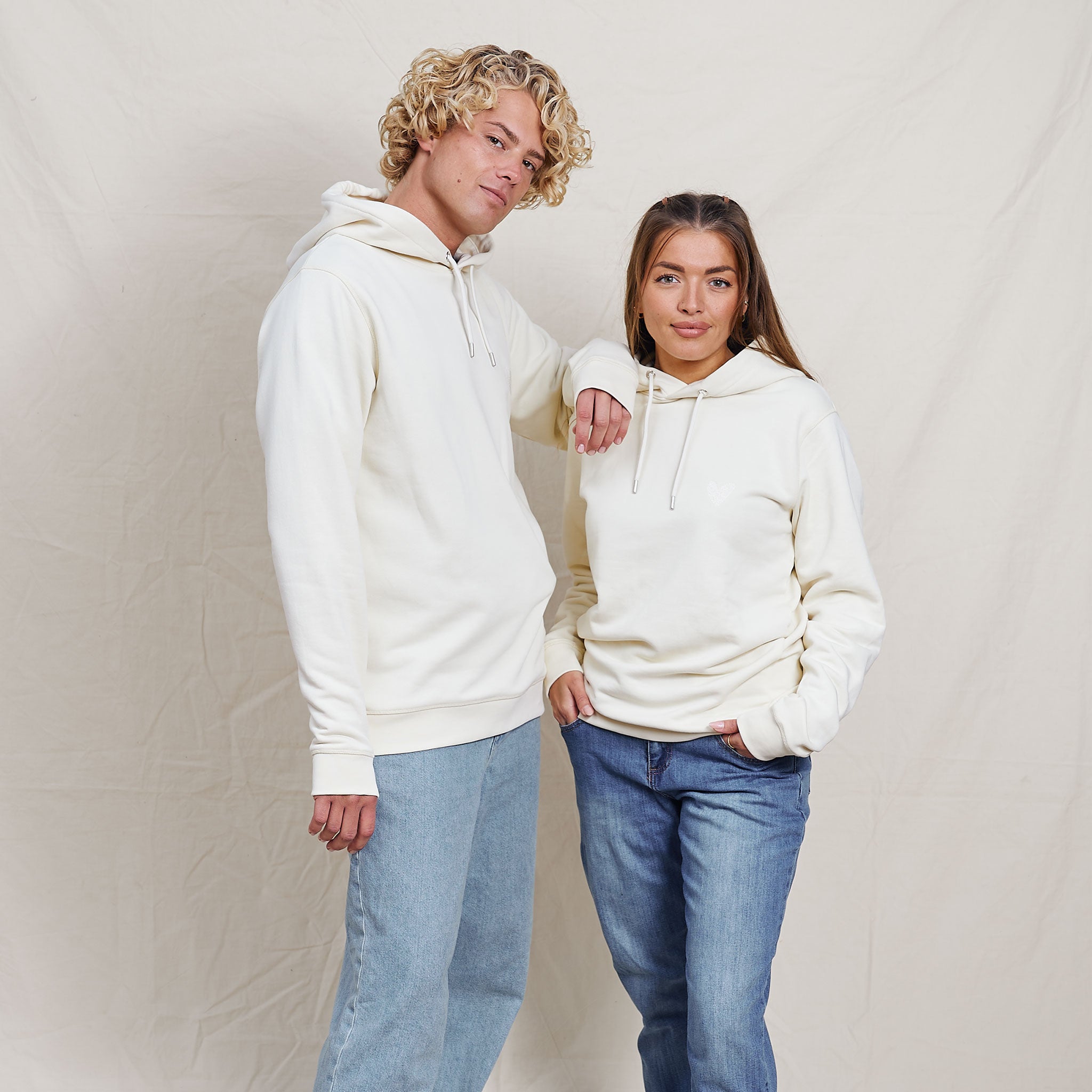 Hoodie aus Baumwolle mit Herz Logo Ton in Ton