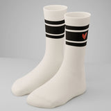 Gerippte Socken mit Herz Logo