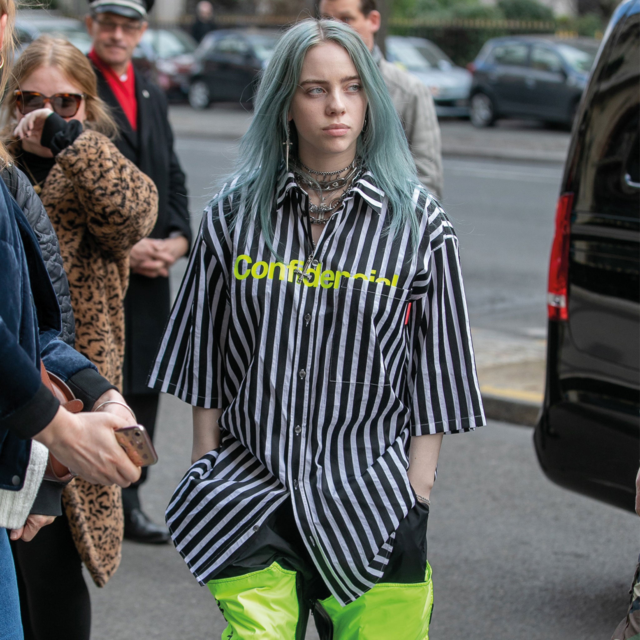 BILLIE EILISH: Ikonische Outfits