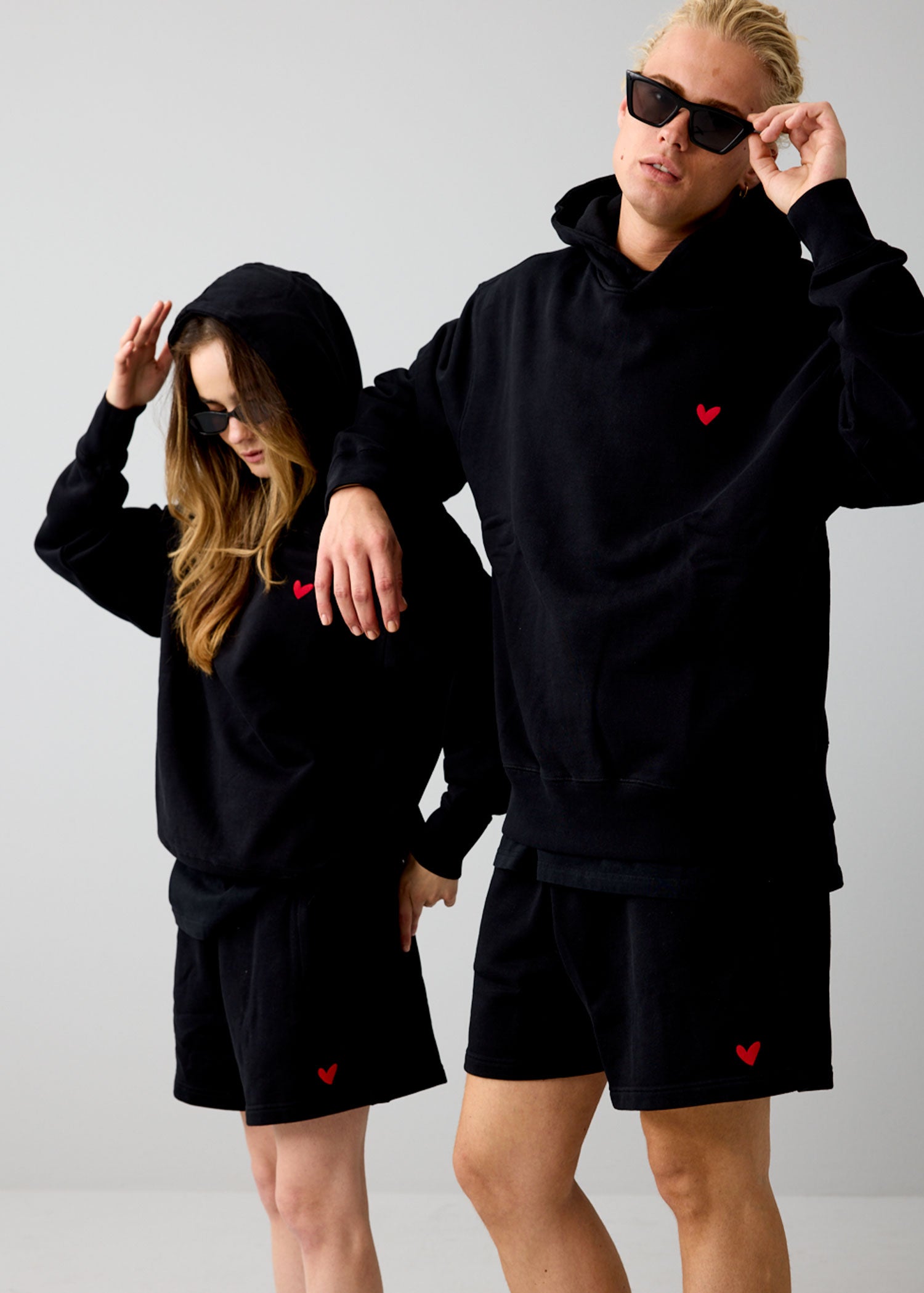 Premium Shorts mit Ton in Ton Herz Logo