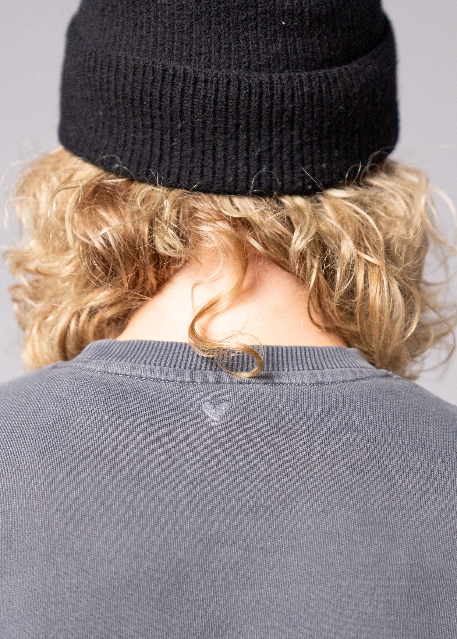 Stone Washed Sweatshirt mit Herz Logo