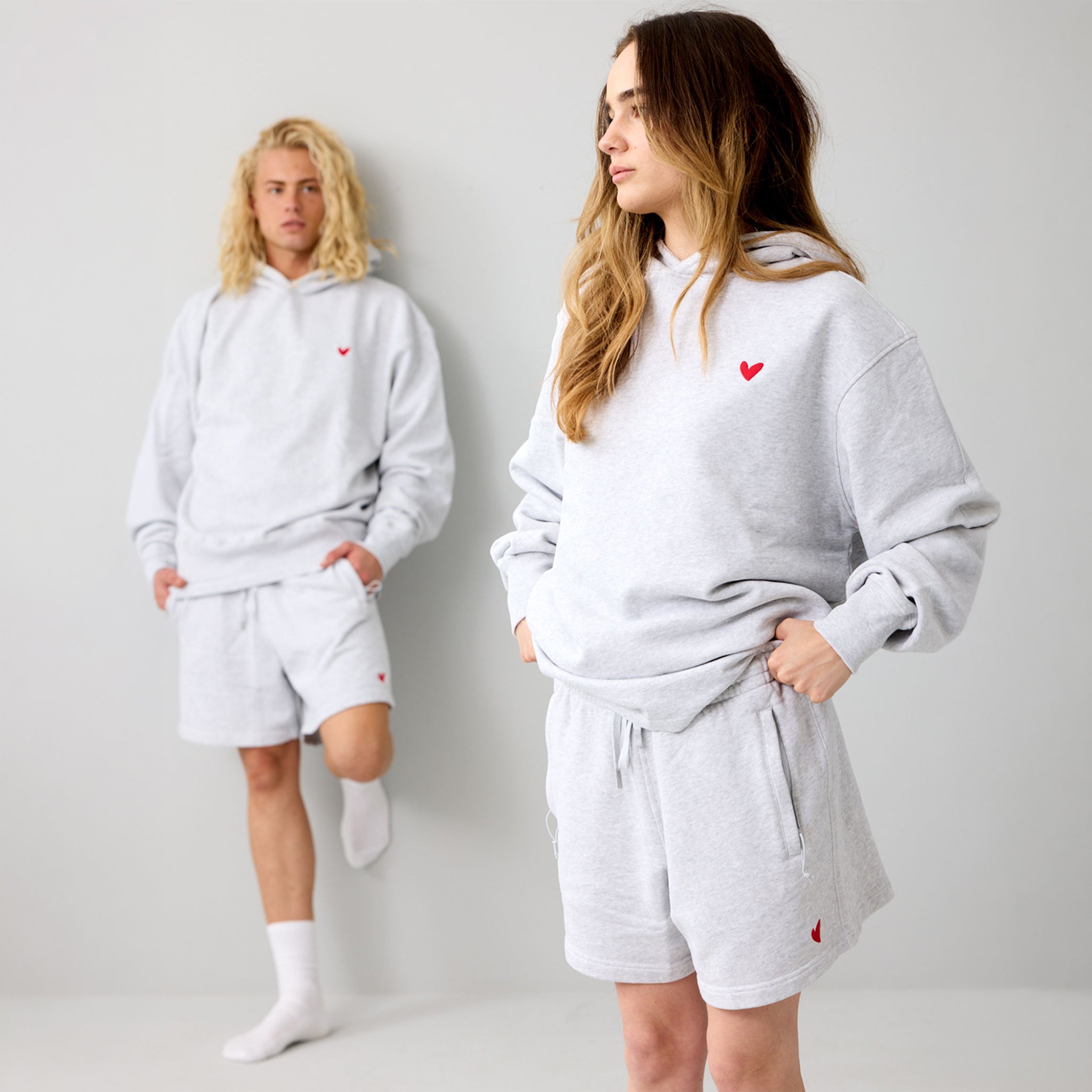 Oversized Hoodie mit Herz Logo