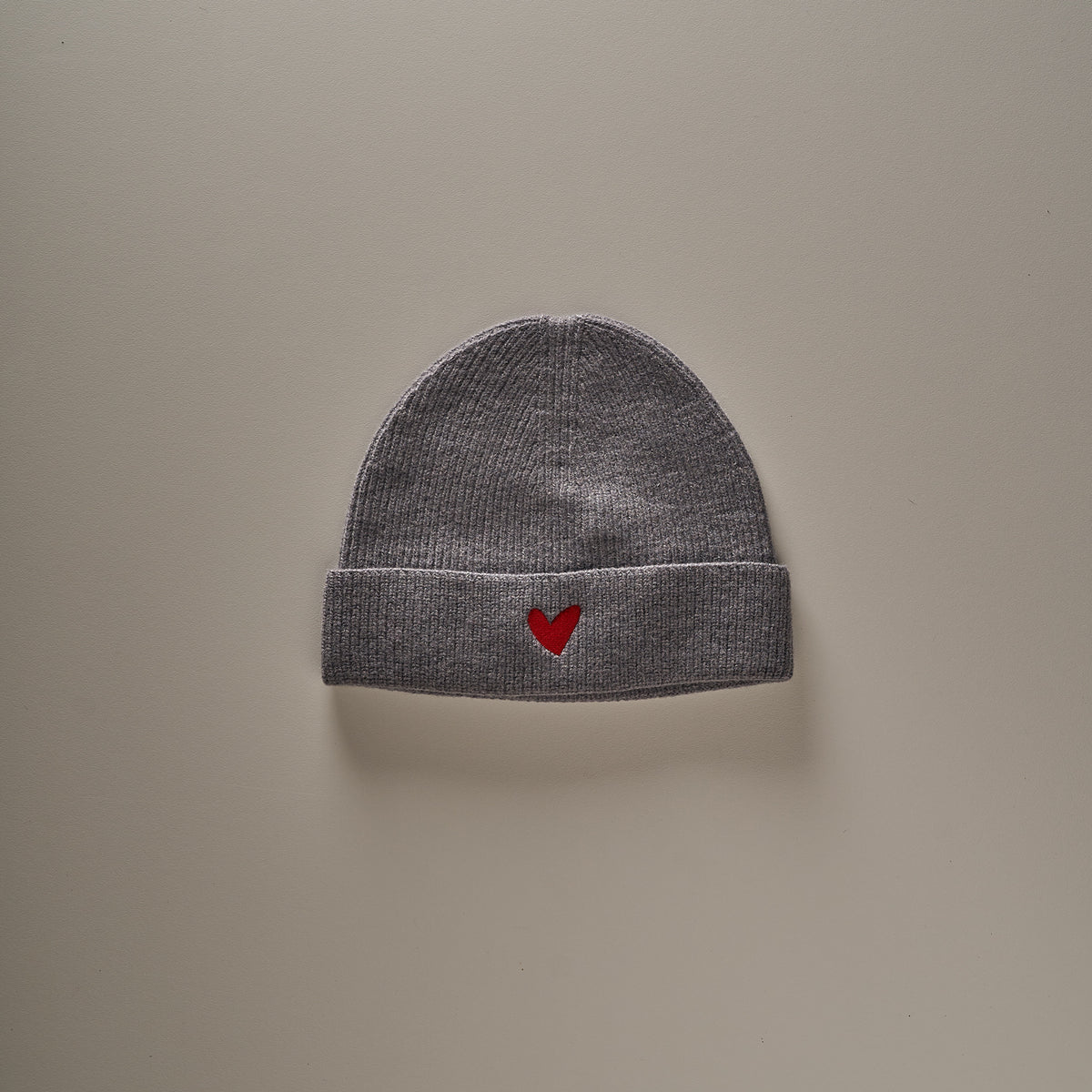 Strickwollmütze aus Merinowolle mit Herz Logo