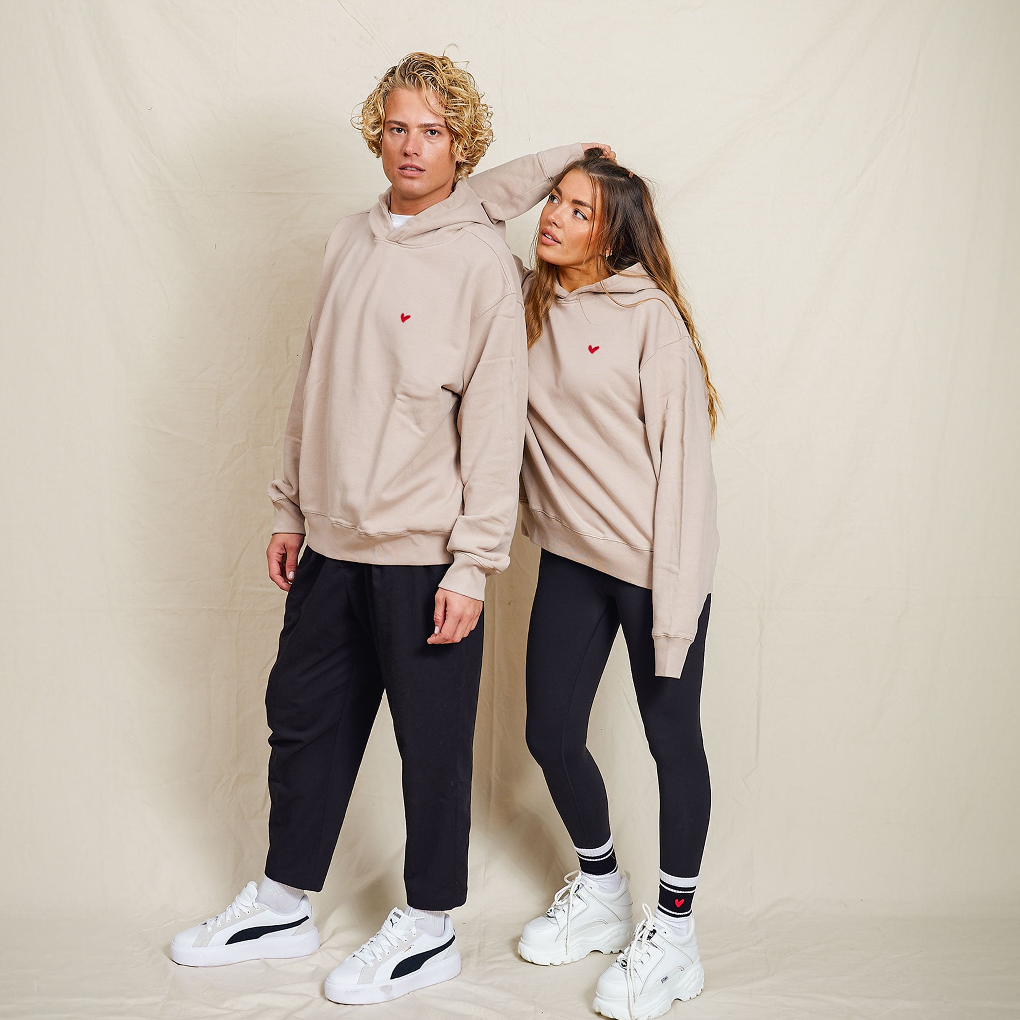 Oversized Hoodie mit Herz Logo