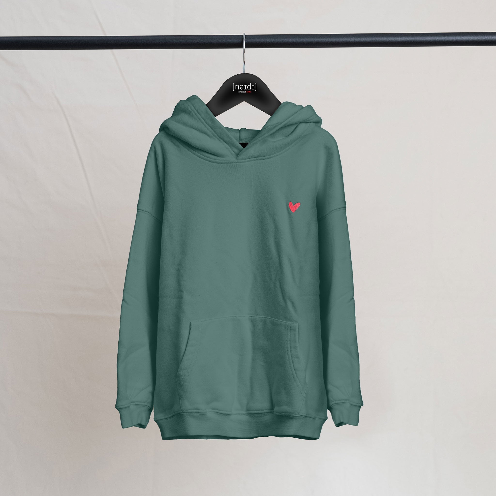 Kinder Hoodie mit rotem Herz Logo