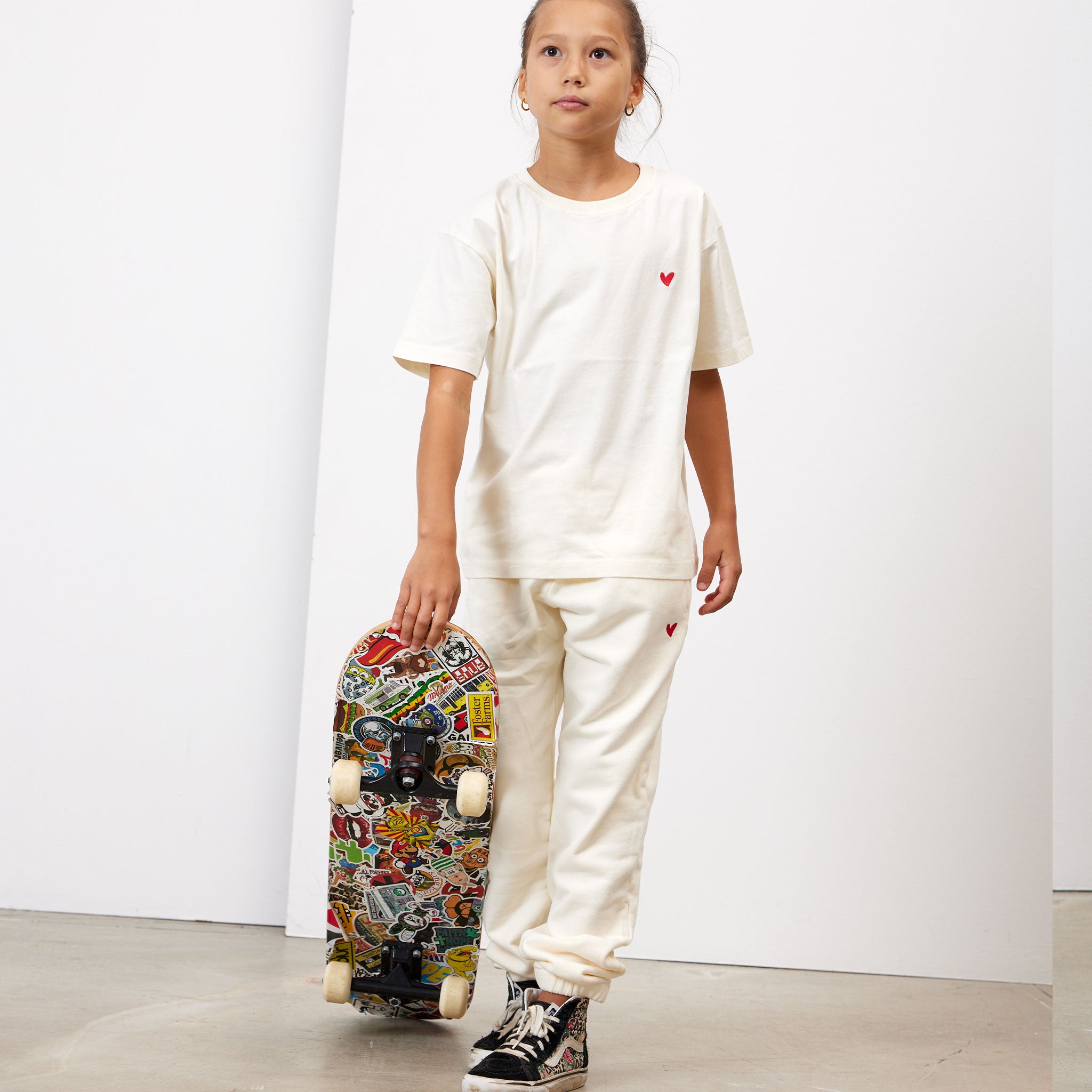 Kinder Jogginghose mit rotem Herz Logo