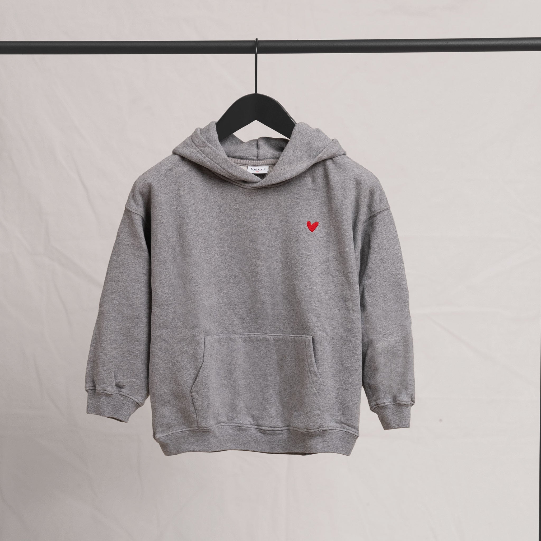 Kinder Hoodie mit rotem Herz Logo