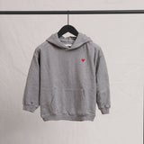 Kinder Hoodie mit rotem Herz Logo
