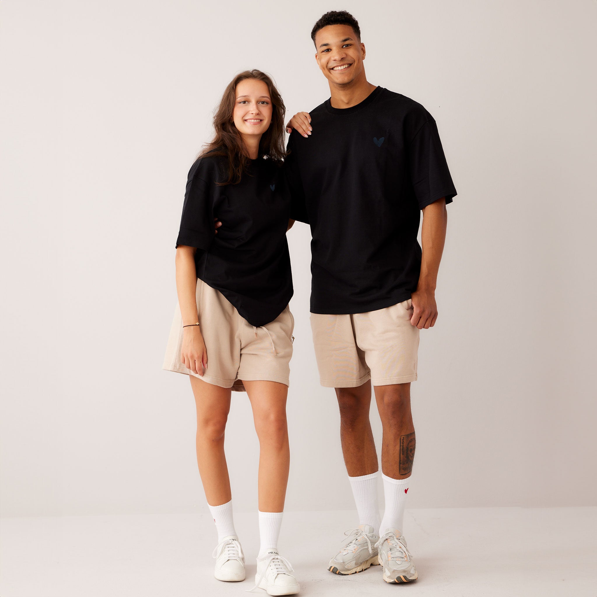 Oversized T-Shirt mit Ton in Ton Herz Logo