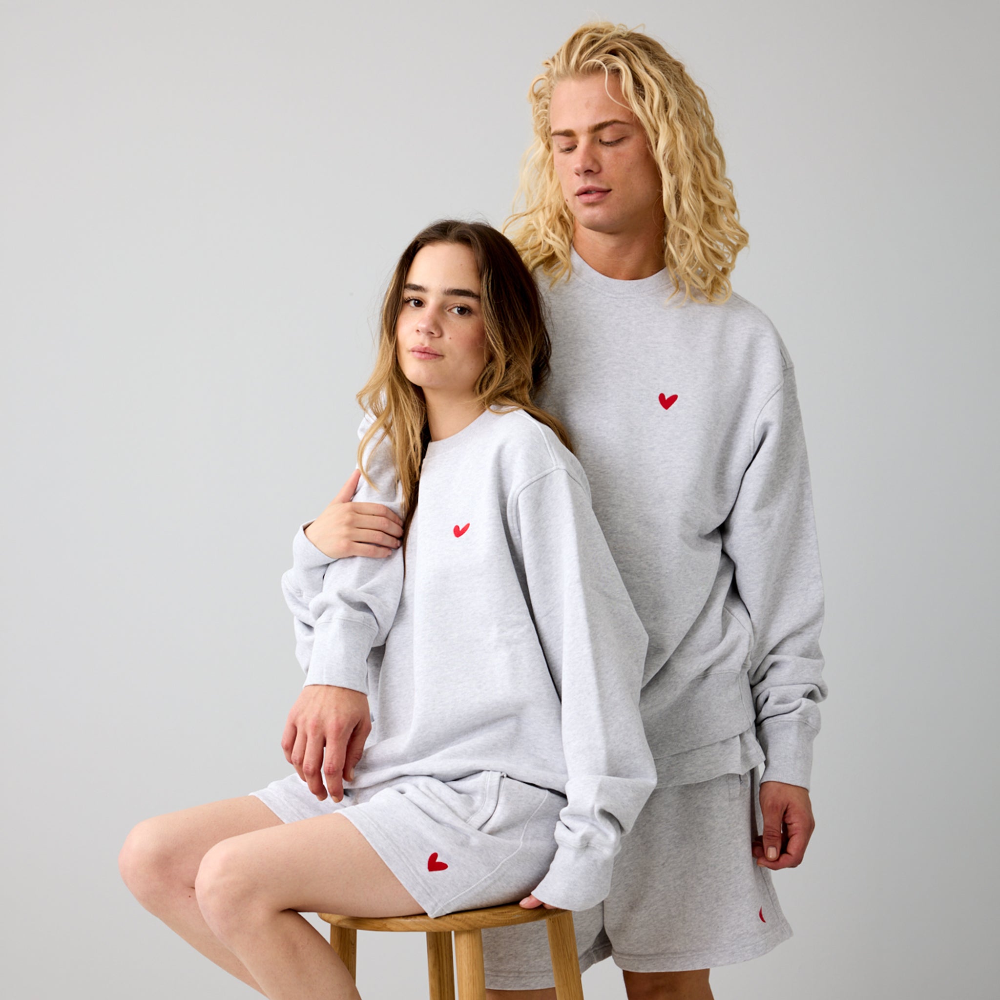 Oversized Sweatshirt mit Herz Logo