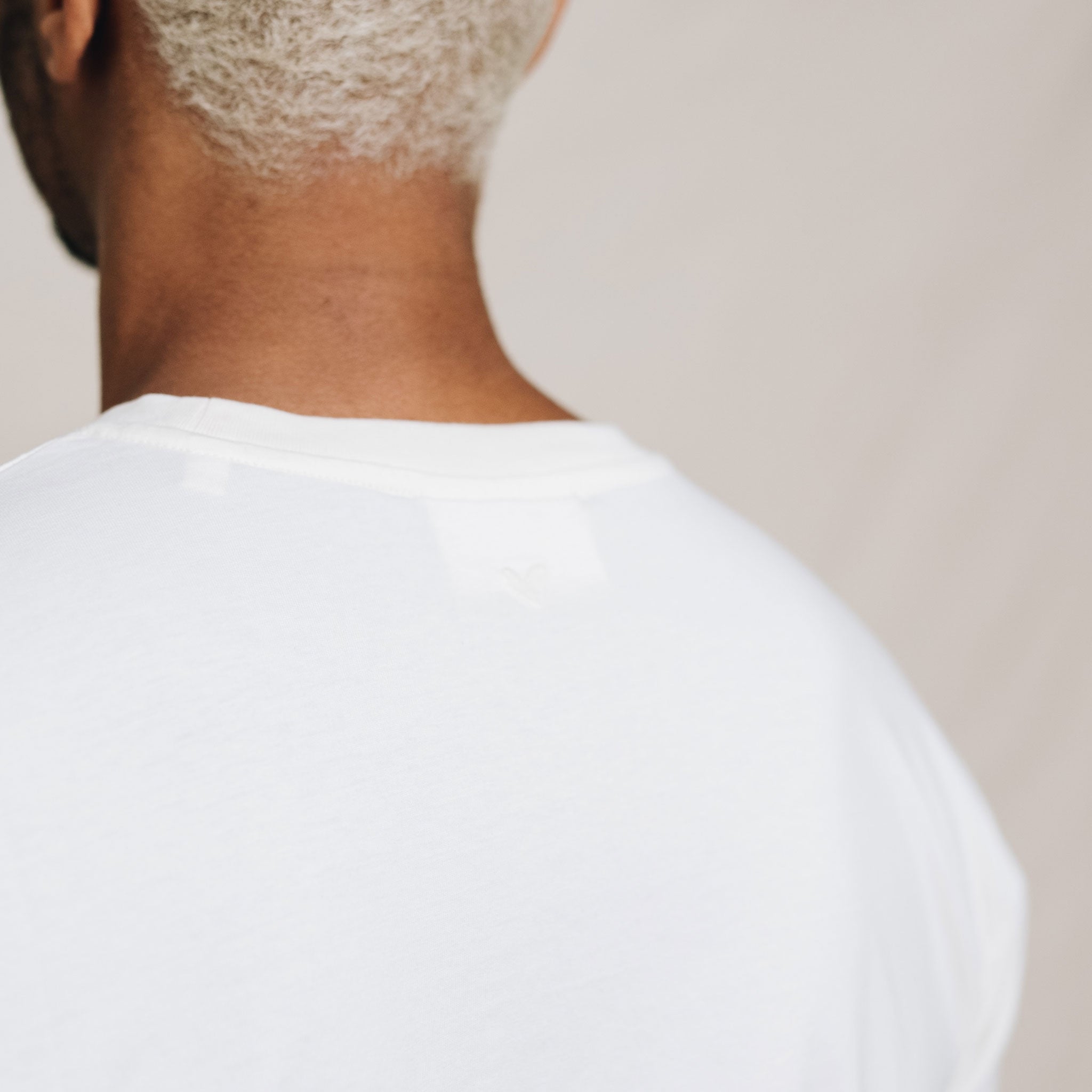 Rundhals T-Shirt mit Herz Logo