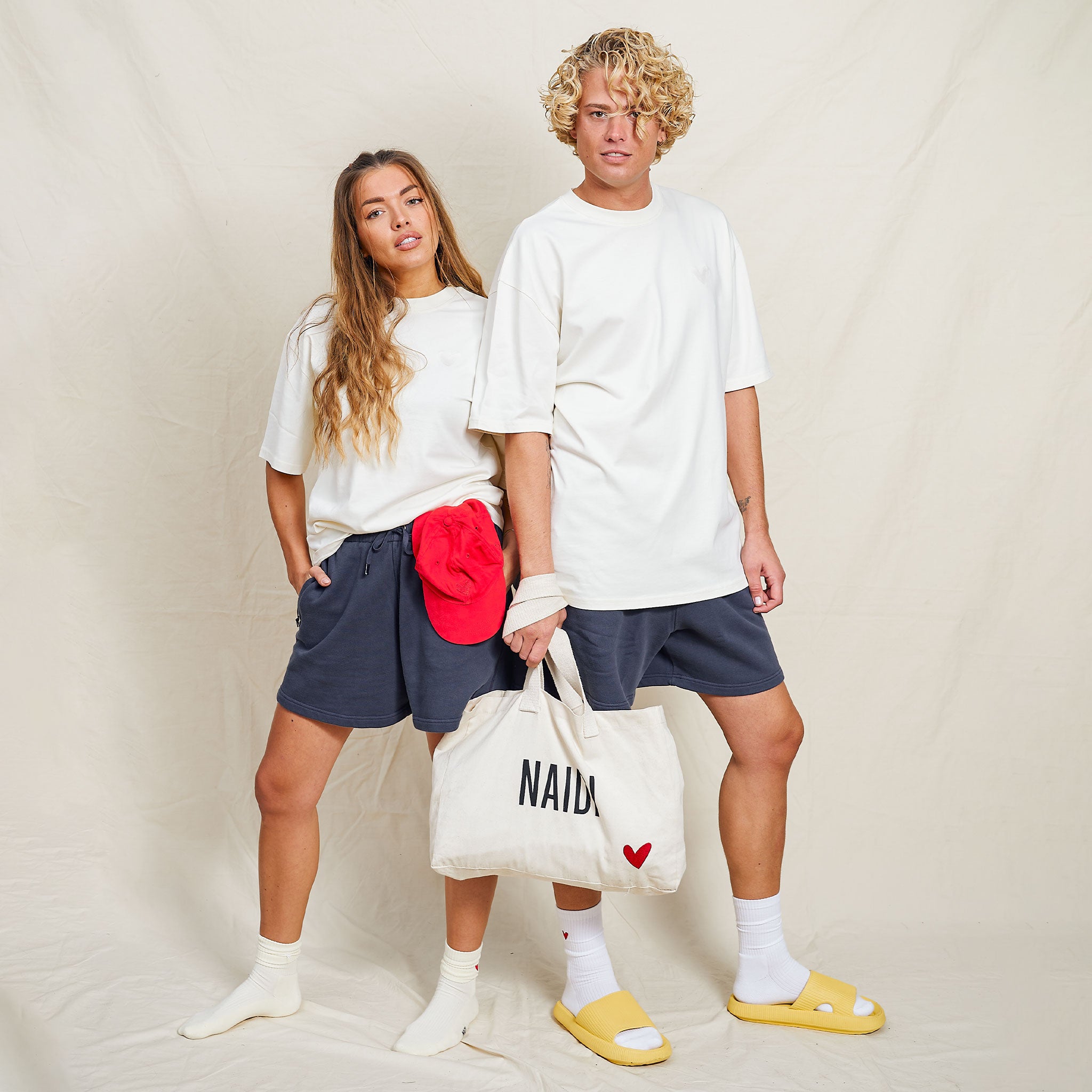 Oversized T-Shirt mit Ton in Ton Herz Logo