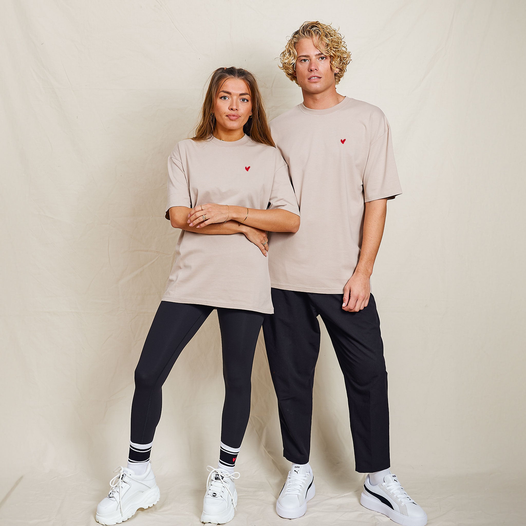 Oversized T-Shirt mit Herz Logo