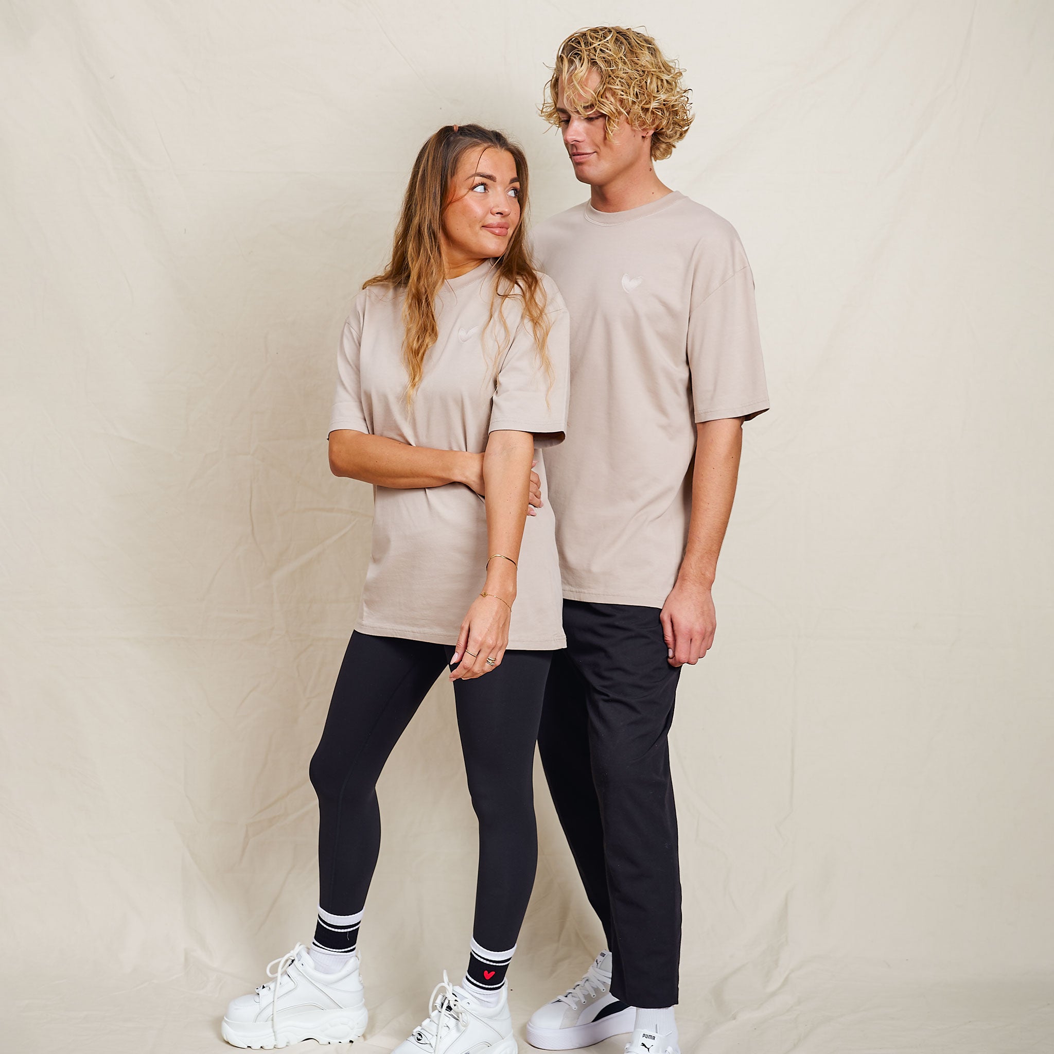 Oversized T-Shirt mit Ton in Ton Herz Logo