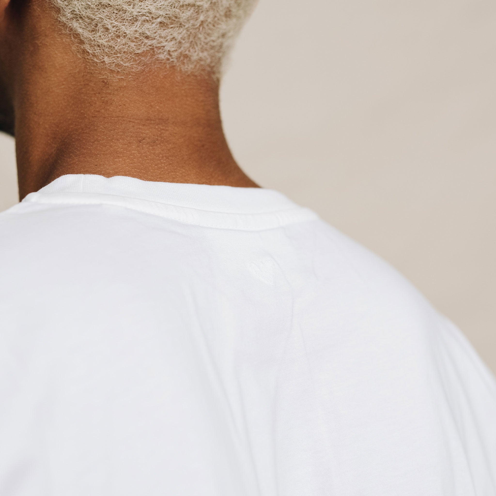 Rundhals T-Shirt mit Herz Logo