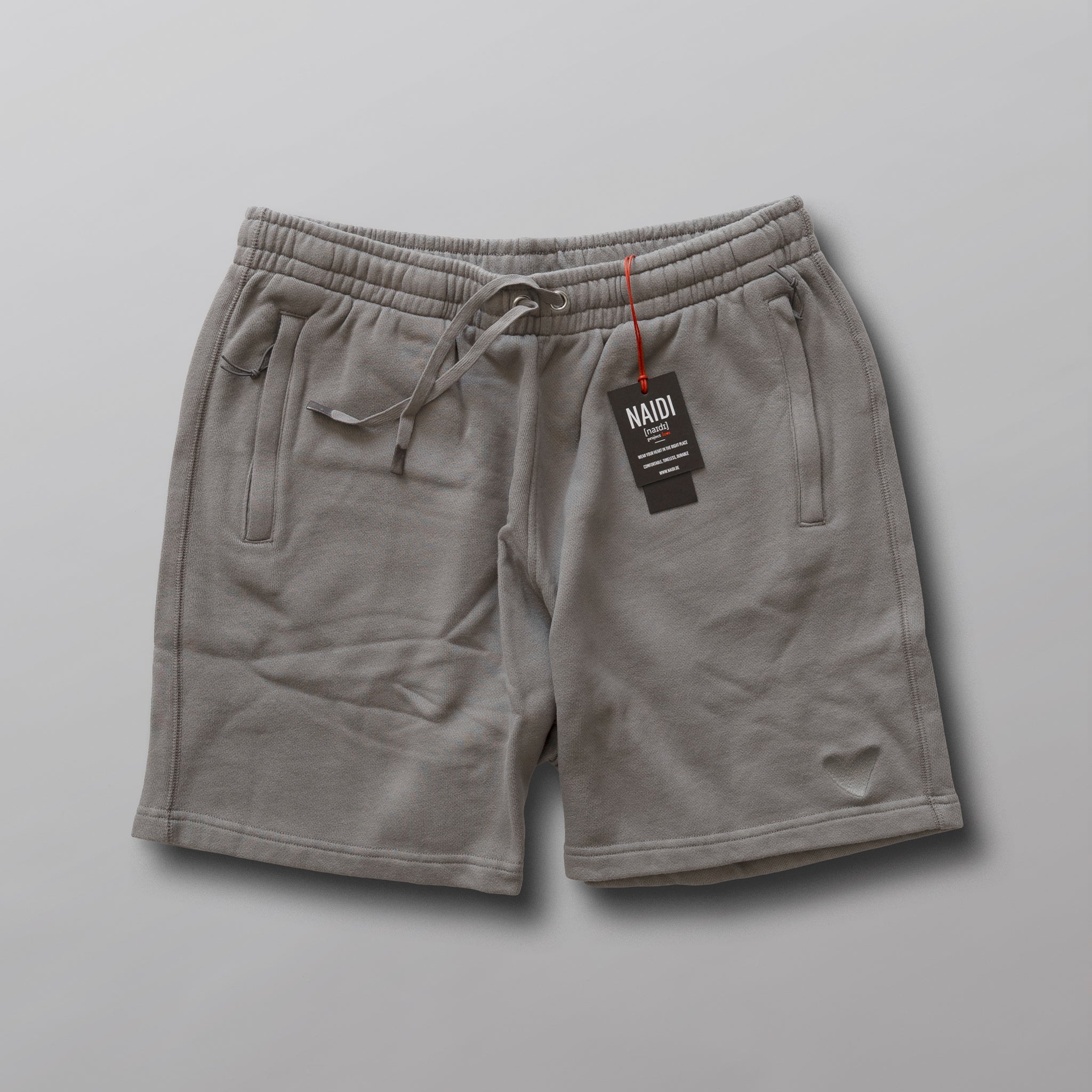 Premium Shorts mit Ton in Ton Herz Logo