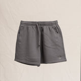 Premium Shorts mit Ton in Ton Herz Logo