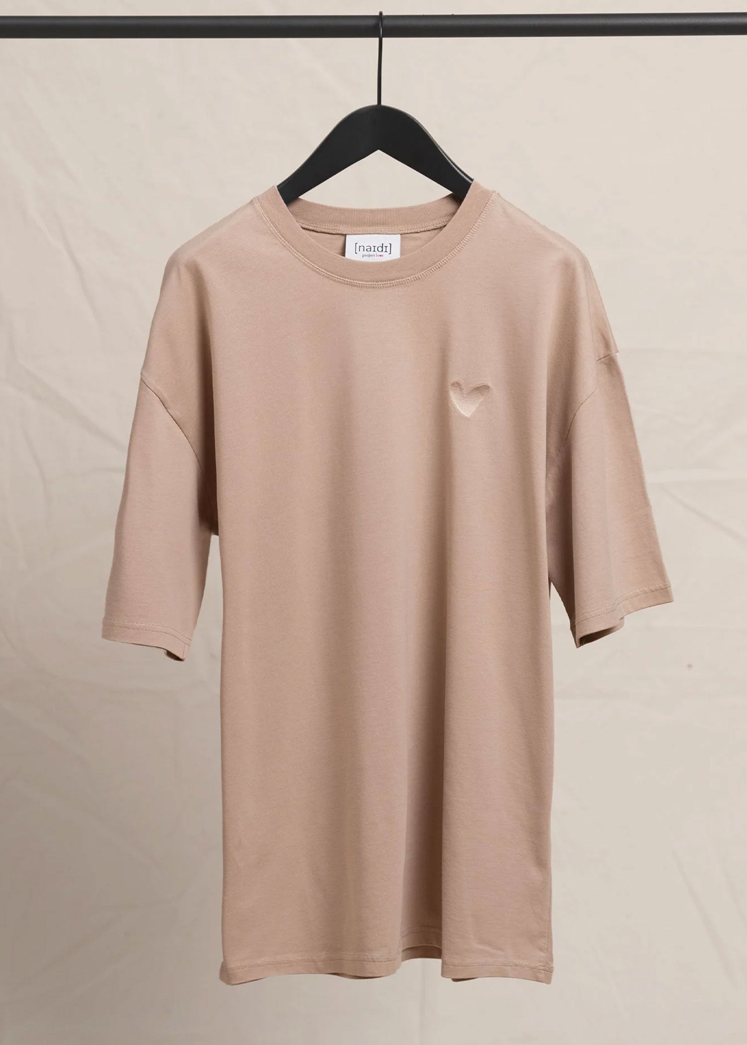 Oversized T-Shirt mit Ton in Ton Herz Logo