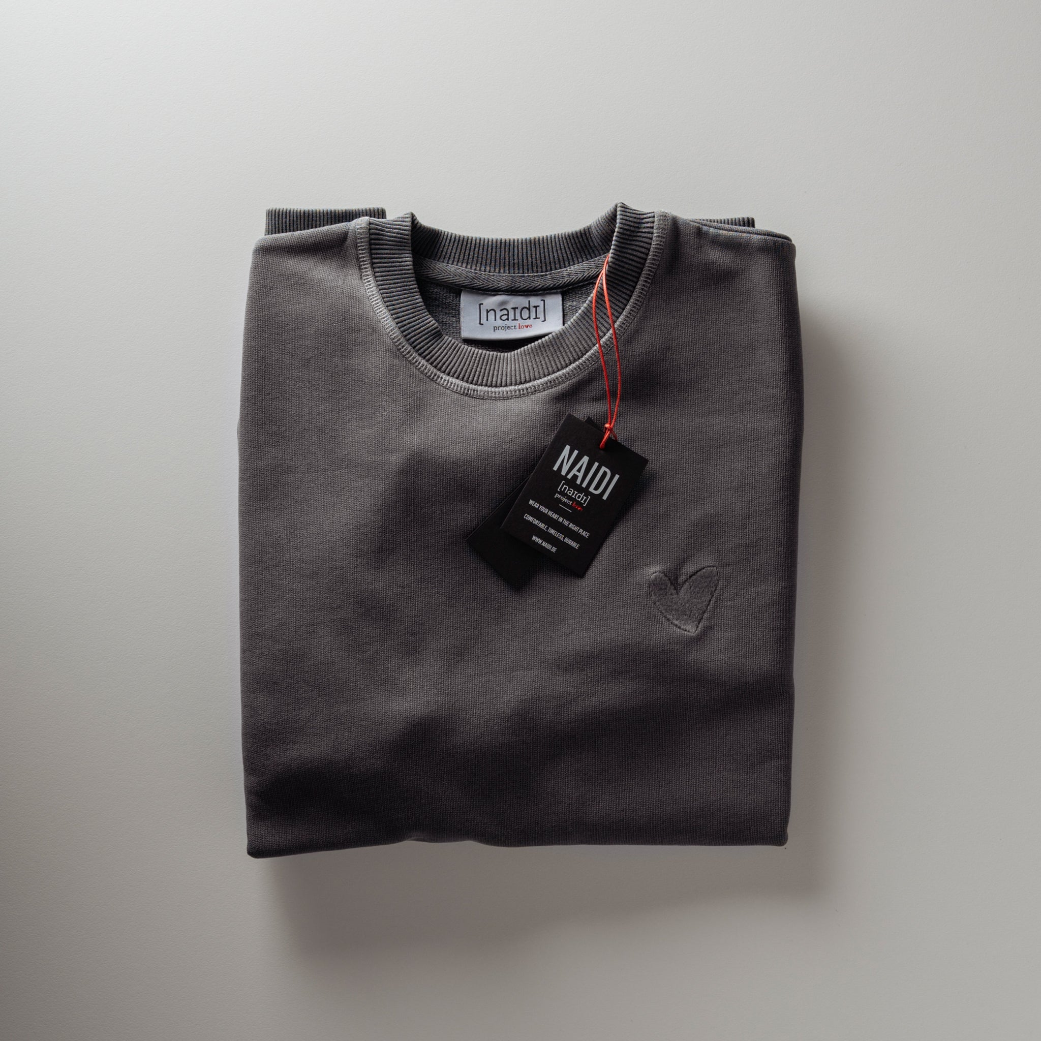 Stone Washed Sweatshirt mit Herz Logo Tonal
