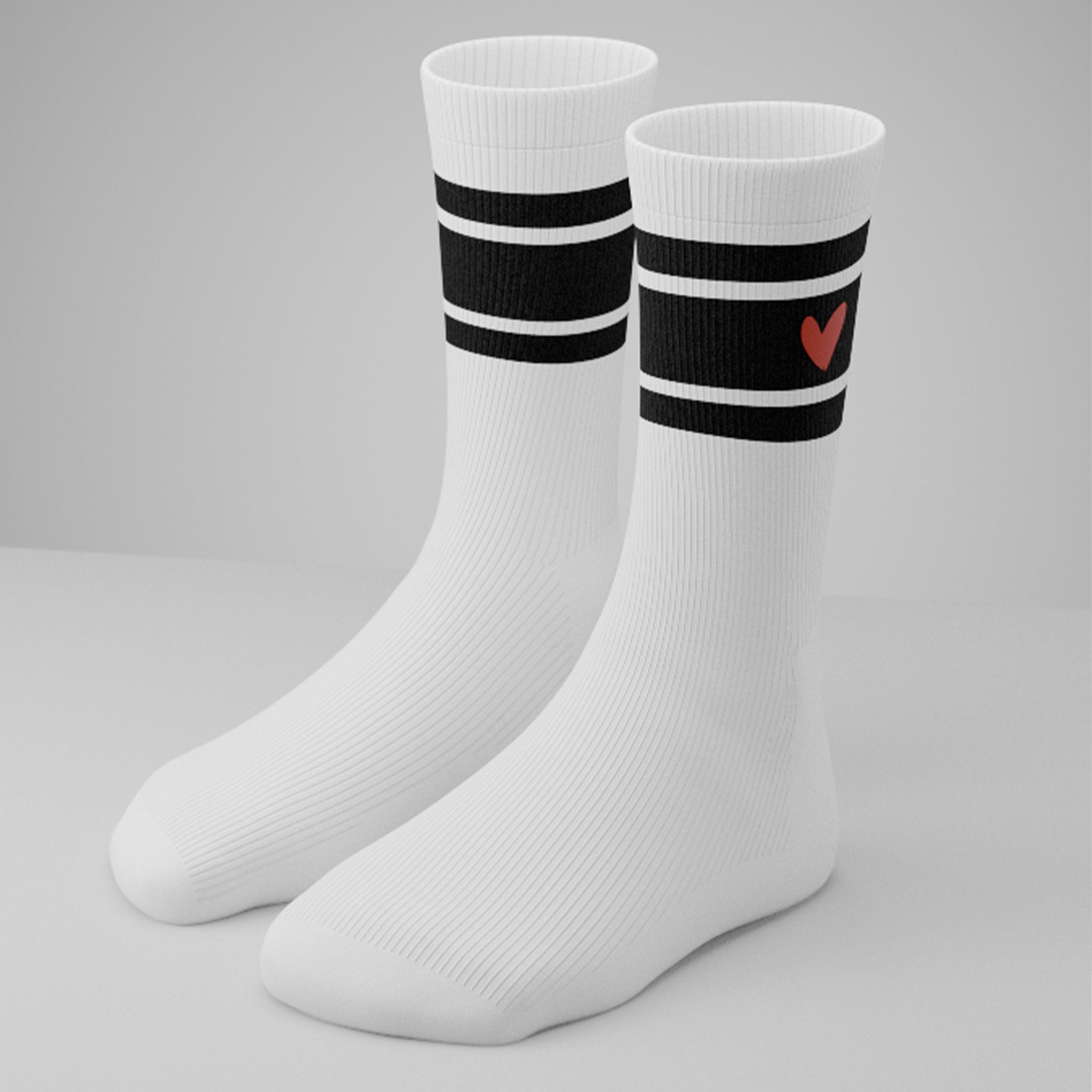 Gerippte Socken mit Herz Logo